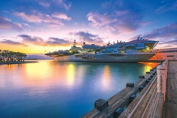 Du lịch San Diego: biển xanh và tàu sân bay USS Midway
