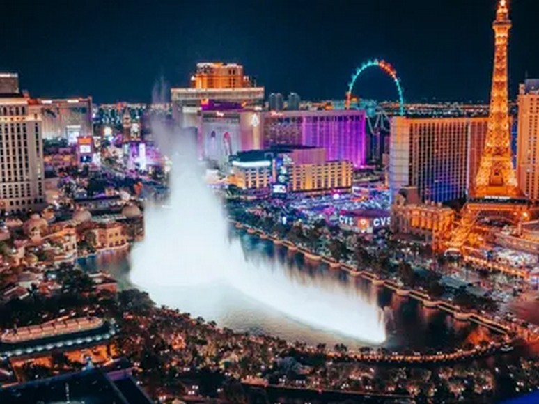  Đại lộ Las Vegas Strip rực rỡ ánh đèn về đêm