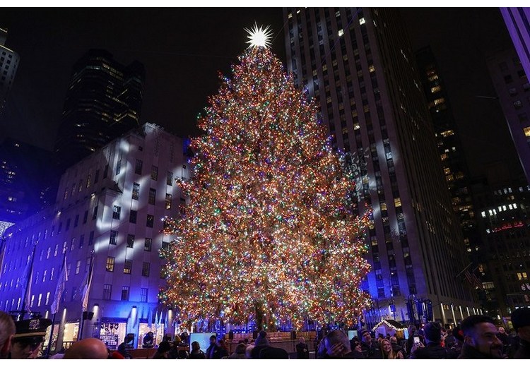 Cây thông và đèn Giáng Sinh tại Trung tâm Rockefeller, New York