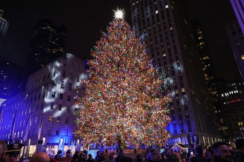 Cây thông và đèn Giáng Sinh tại Trung tâm Rockefeller, New York