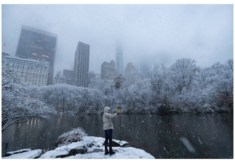 Central Park phủ tuyết trắng vào mùa đông tại New York