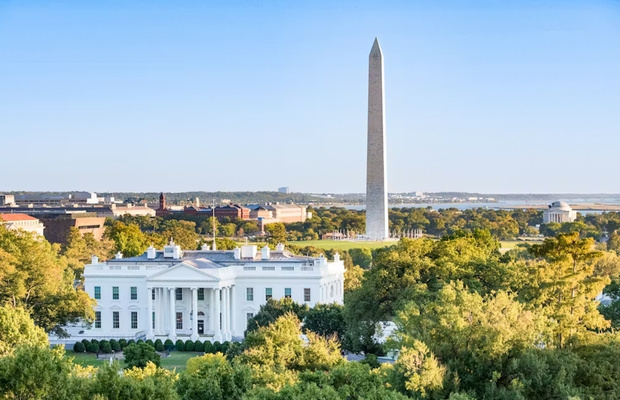 Toàn cảnh National Mall với tháp Washington và tòa nhà Quốc hội Capitol