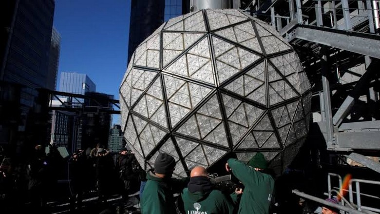 Quả cầu pha lê Constellation trên nóc tòa nhà One Times Square