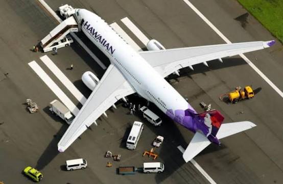  Máy bay Hawaiian Airlines chuẩn bị hạ cánh xuống sân bay Honolulu