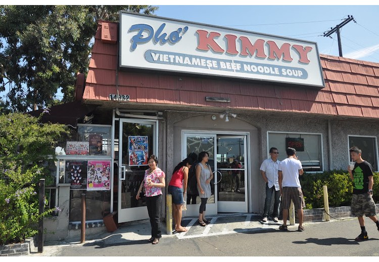 Một quán phở trên đại lộ Bolsa trong khu Little Saigon