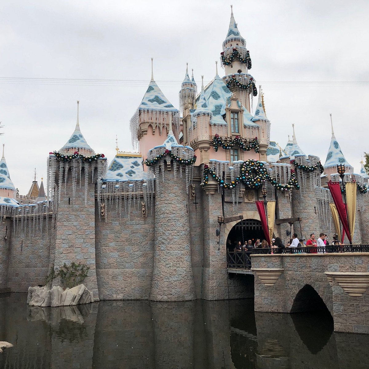 Lâu đài Sleeping Beauty Castle tại Disneyland Park