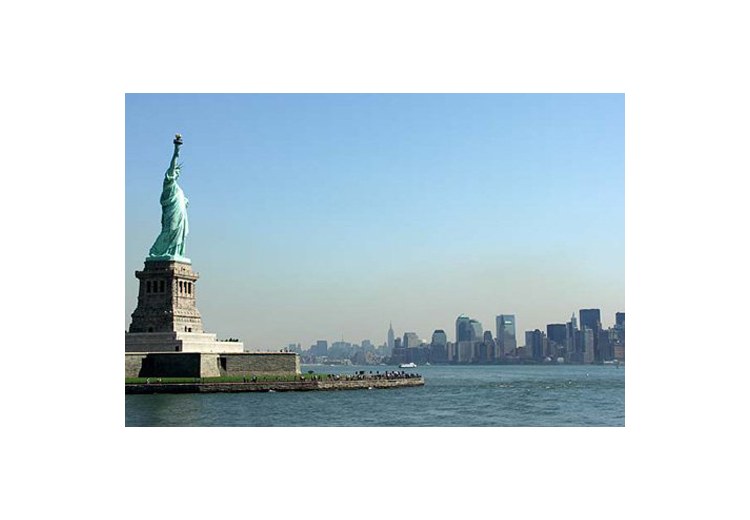 Tượng Nữ thần Tự do và skyline Manhattan nhìn từ phà