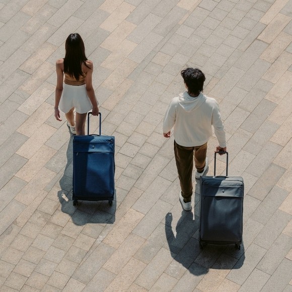 Va li hành lý chuẩn bị cho những ngày tự túc thăm người thân